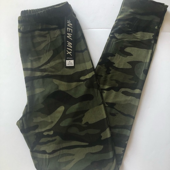 ONLY 1 LEFT!! Camo Super Soft Leggings - Picture 2 of 6